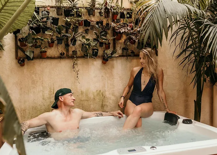 Myinsolite - Cocon Tropical, Jacuzzi, Enigme