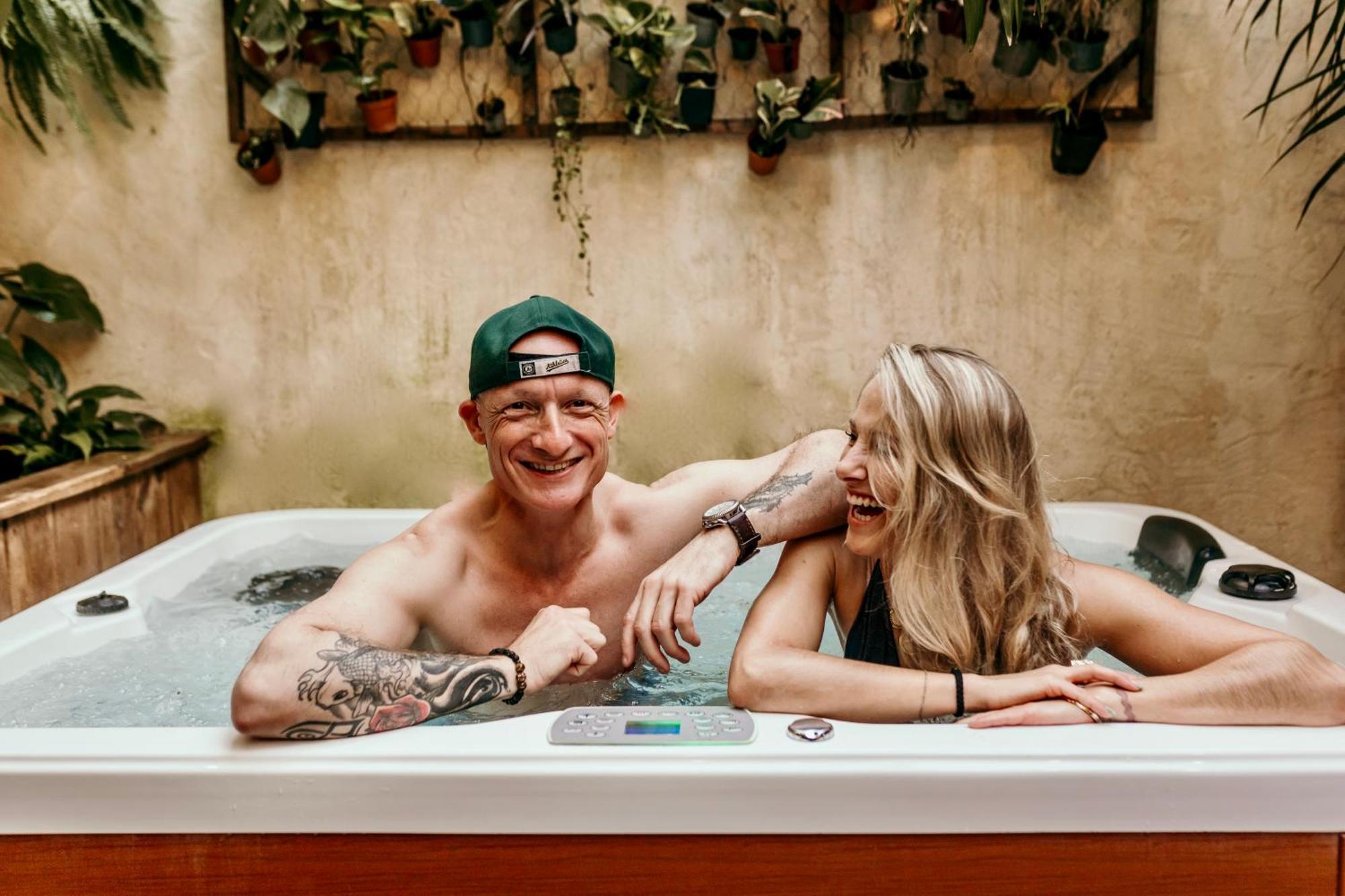 Myinsolite - Cocon Tropical, Jacuzzi, Enigme *