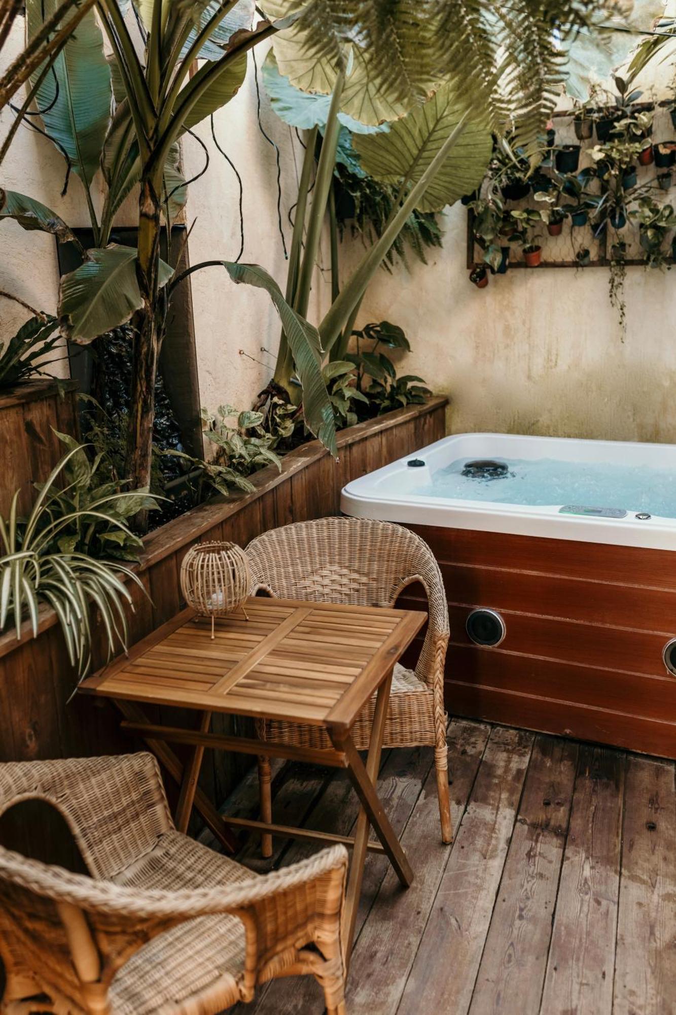 Apartment Myinsolite - Cocon Tropical, Jacuzzi, Enigme Vauvert